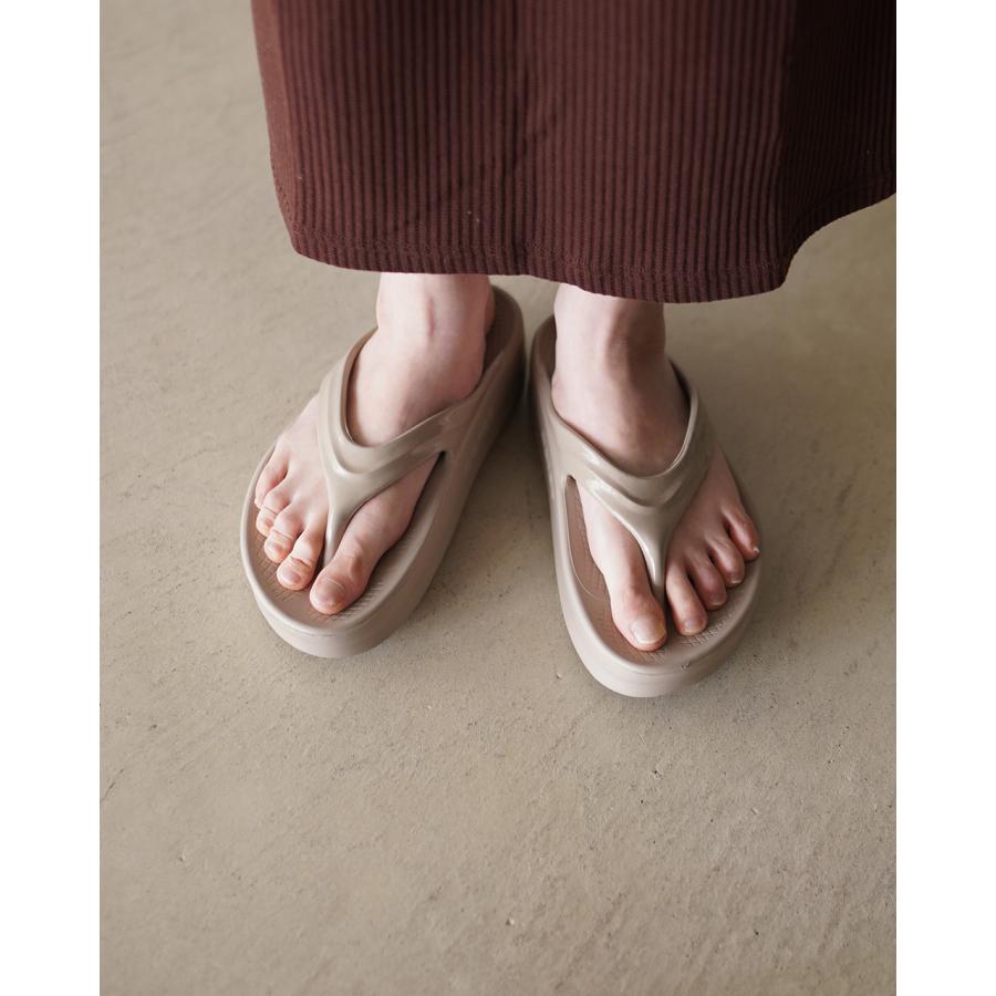 OOFOS（ウーフォス） 期間限定10%OFFクーポン ウーメガ OOmega Oolala