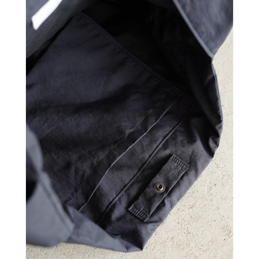 スティルバイハンド STILL BY HAND パッデッドクロスボディバッグ