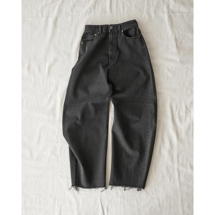 YANUK ヤヌーク ローラ（カーブテーパード）デニムパンツ CBK