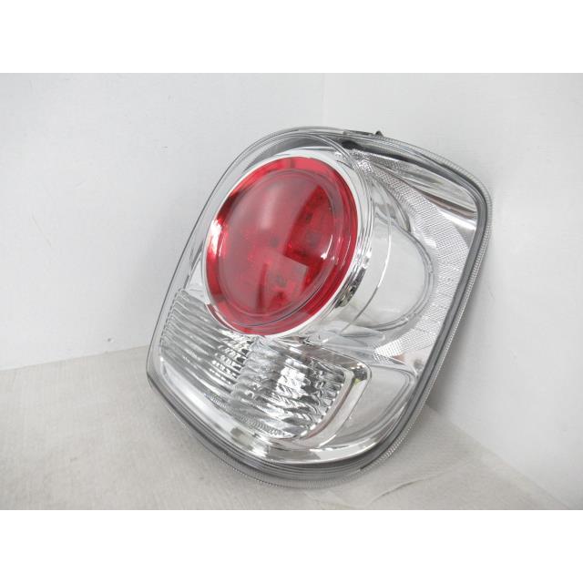ムーヴ ムーヴキャンバス DBA-LA800S 右テールランプ 81551-B2400
