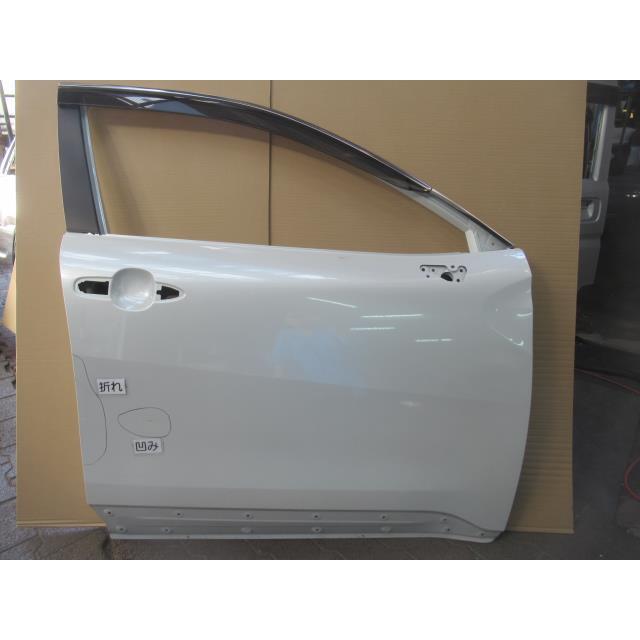 カローラクロス 3BA-ZSG10 右フロントドア 67001-16680 349897