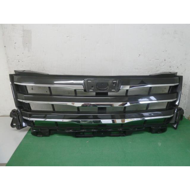 NOA まとめ売り NOAH ノア DBA-ZRR80G ラジエータグリル 53101-28390 352934