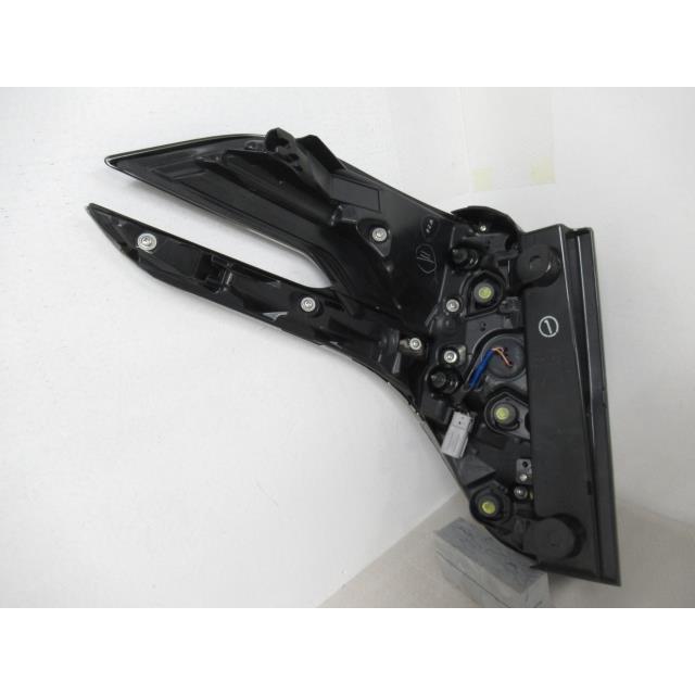 ヴェルファイア DBA-AGH30W 右テールランプ 81550-58210 354748