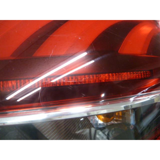 プジョー 208 ABA-A9HN01 右テールランプ 356382 : クラウン2号店