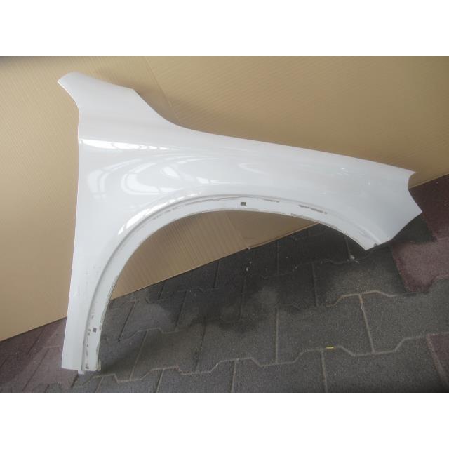 ベンツ GLAクラス DBA-156946 右Fフェンダー A156 881 02 01 360722