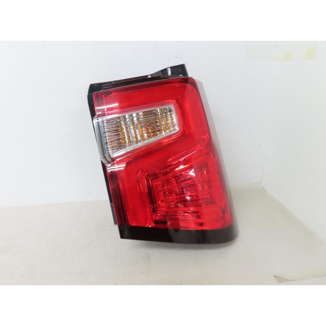 デリカD5 3DA-CV1W 右テールランプ 8330B138 361337 : クラウン2号店 