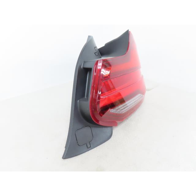BMW 2シリーズ DBA-2F20 右テールランプ 63219491592 365889の画像