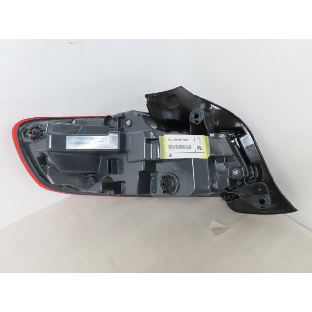 BMW 2シリーズ DBA-2F20 右テールランプ 63219491592 365889の画像