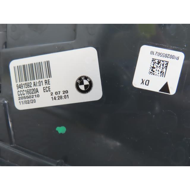 BMW 2シリーズ DBA-2F20 右テールランプ 63219491592 365889の画像
