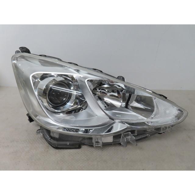 NHP10 アクア　中期　右ヘッドランプ　美品　81110-52K40 アクア ☆レンズ再コーティング済 DAA-NHP10 右ヘッドランプ 81110