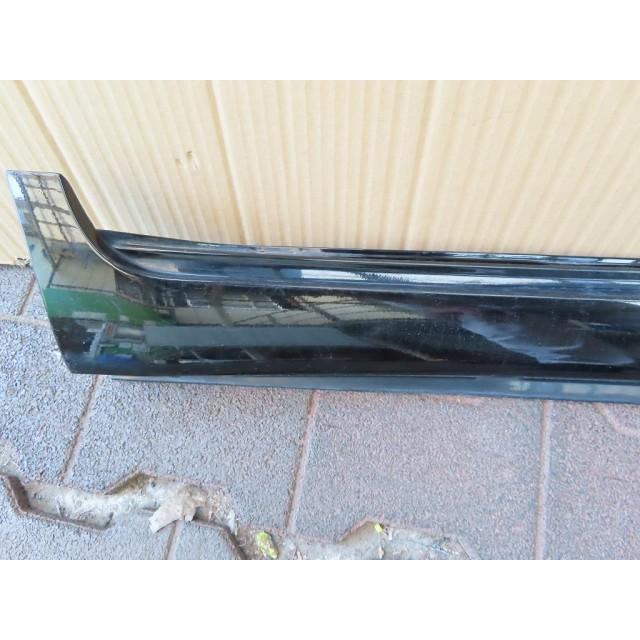【chemical様】専用 ランドクルーザー CBA-URJ202W 右サイドステップ 75850-60040-C0