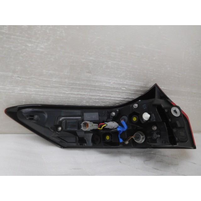 エクストレイル 6AA-T33 右テールランプ 26550-6RA0A コイト 220-2378W
