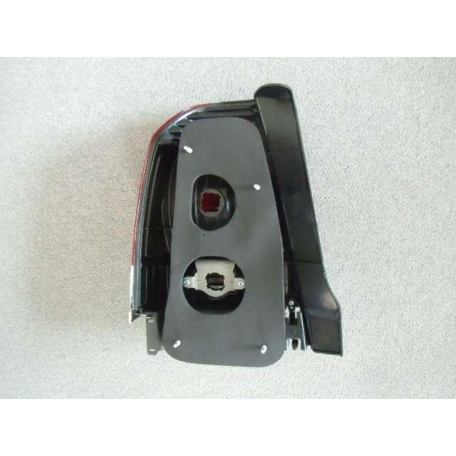 992089-2 TOYOTA クラウンセダン GXS12/TSS10 右テール 参考品番