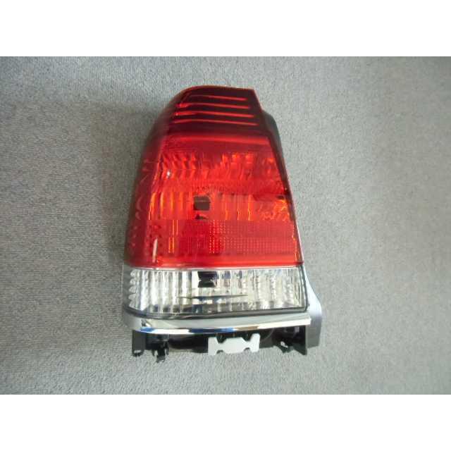 992095 TOYOTA クラウン TSS10 左テール 参考品番：81561-43030 【社外 