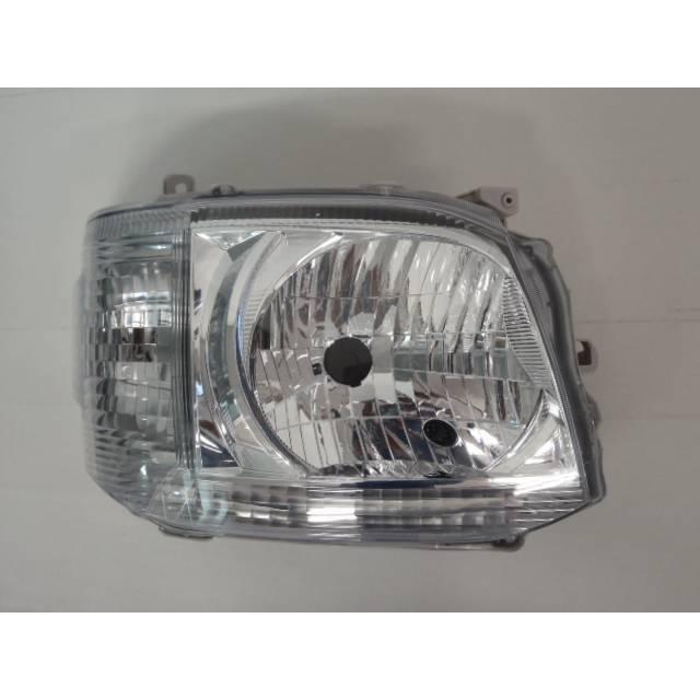 992168 TOYOTA ハイエース TRH200V 右ライト 参考品番：81130-26550【社外新品】の画像
