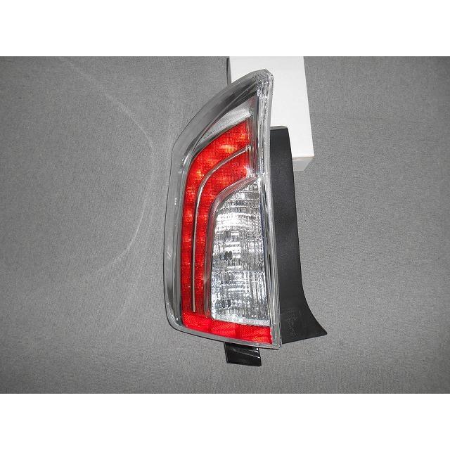 992371-3 TOYOTA プリウス ZVW30 左テール 参考品番：81561