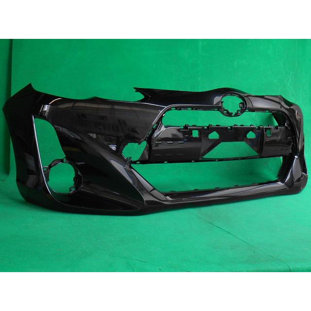 993083　TOYOTA　アクア　NHP10　フロントバンパー　中期2型　参考品番：52119-52A10-C0　209【社外新品】