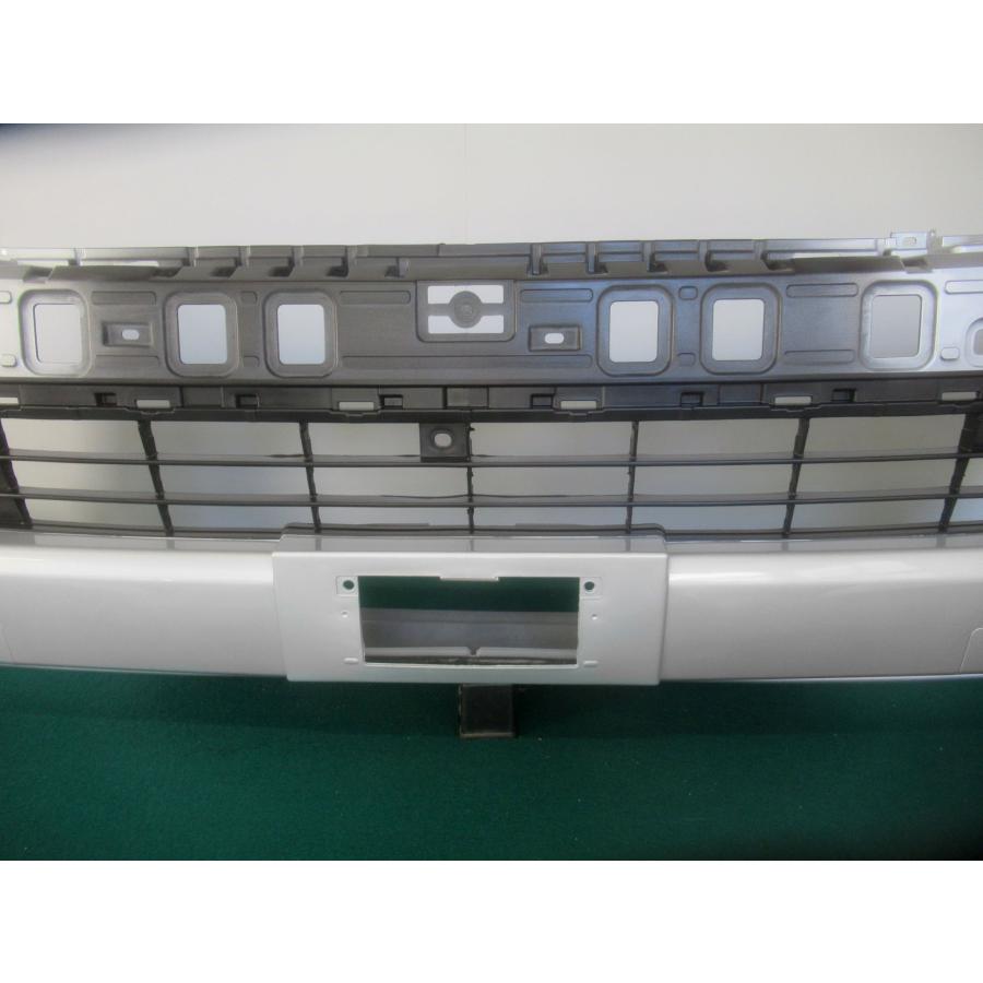 993695 TOYOTA ハイエース TRH214W フロントバンパー 前期 参考品番