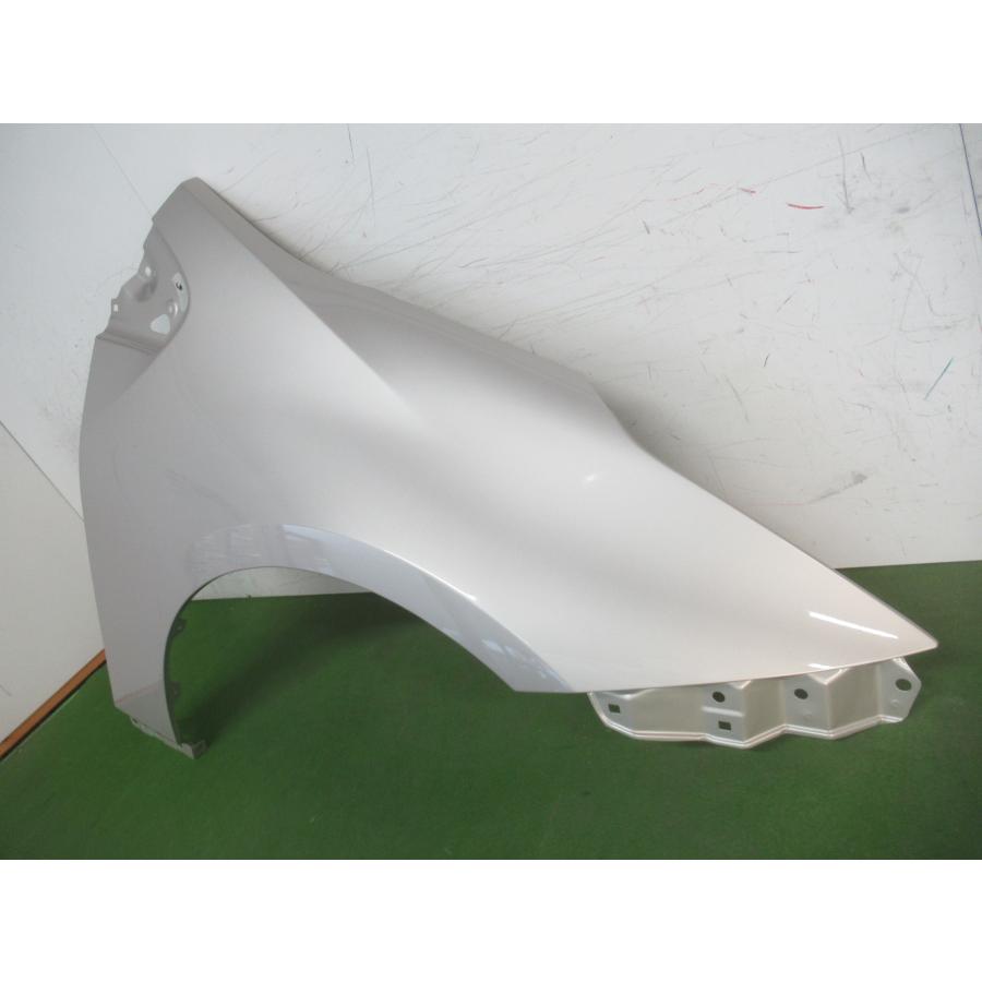 993913-2 TOYOTA プリウス ZVW50 右フェンダー 参考品番：53801-47080