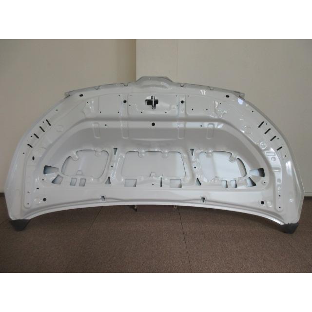 ヴォクシー ZRR80W ボンネット 参考品番：53301-28170 070【社外新品