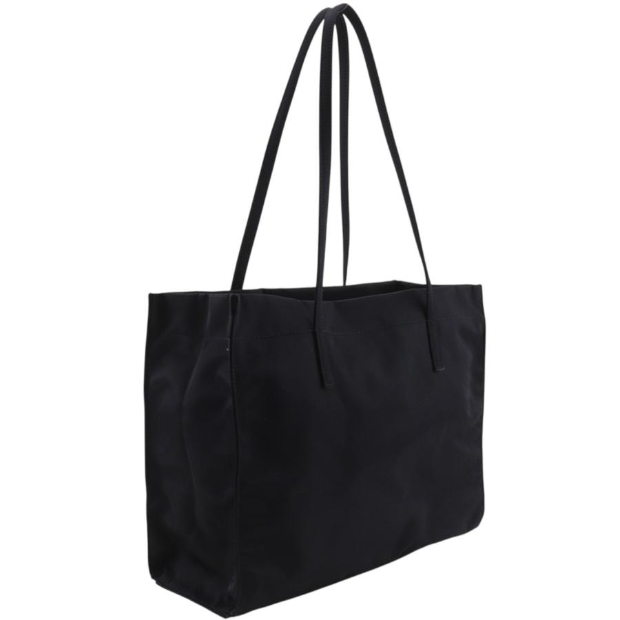美品 フェンディ ナイロン トートバッグ エンボス加工 ロゴ型押し ブラック FENDI（フェンディ） ロゴプレート トートバッグ ナイロン 黒