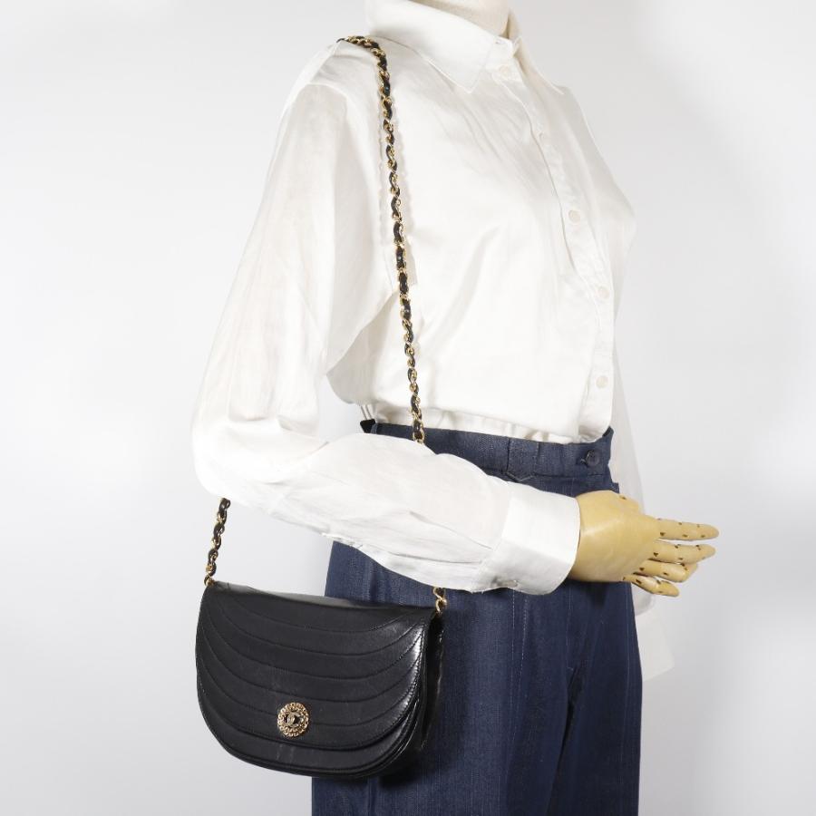 CHANEL（シャネル） ハーフムーンチェーンショルダー ヴィンテージ