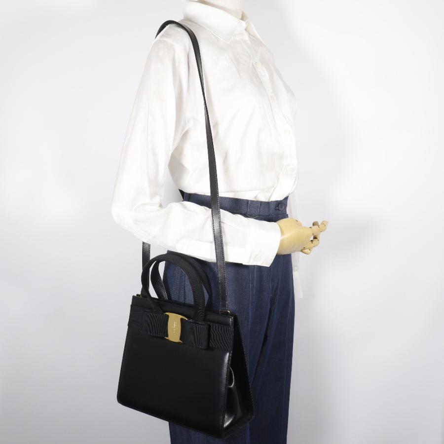 【美品】 Ferragamo ヴァラリボン ハンドバッグ 2Way パーティー Salvatore Ferragamo サルヴァトーレフェラガモ ヴァラリボン 2WAY