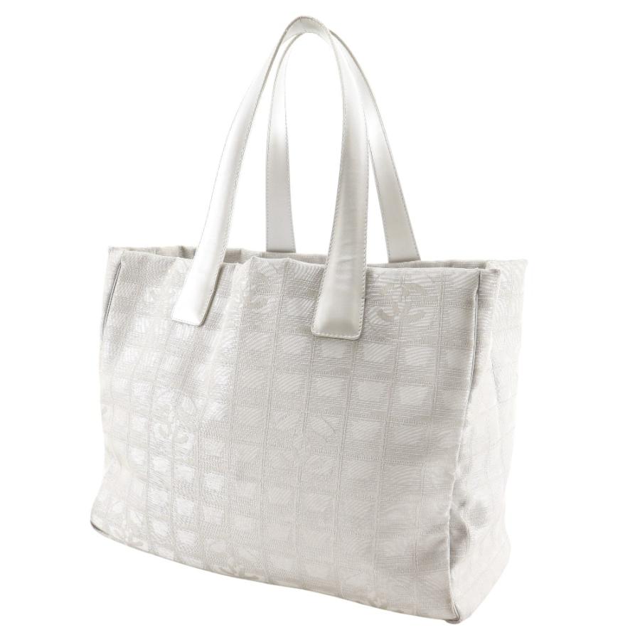CHANEL シャネル トートMM ニュートラベルライン A15991 トートバッグ ナイロンキャンバス シルバー レディース【I111526156】中古の画像