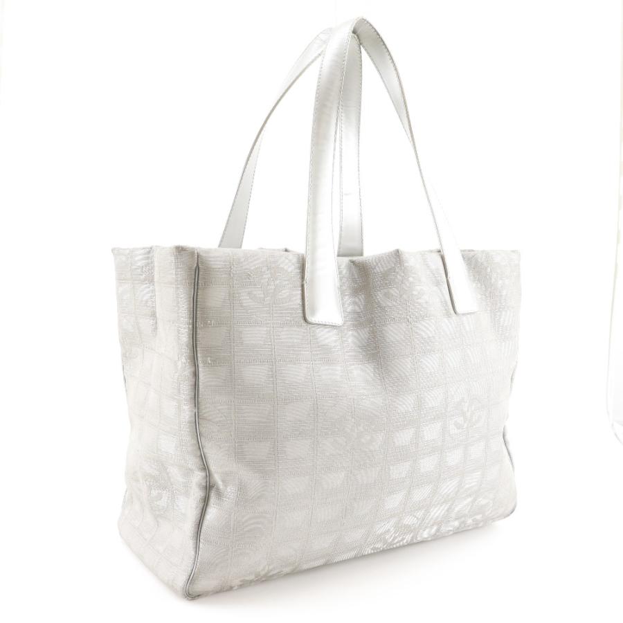 CHANEL シャネル トートMM ニュートラベルライン A15991 トートバッグ ナイロンキャンバス シルバー レディース【I111526156】中古の画像