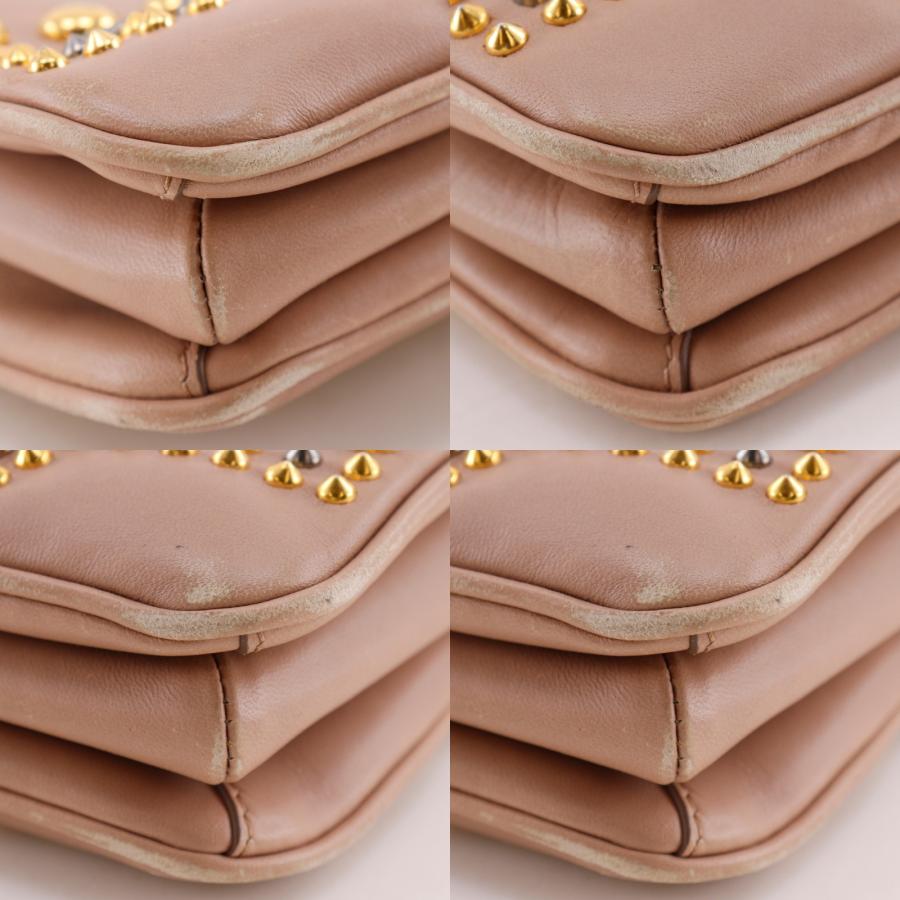 MIU MIU ハンドバッグ スタッズ ベージュ miu miu（ミュウミュウ） スタッズ ハンドバッグ レザー ピンク