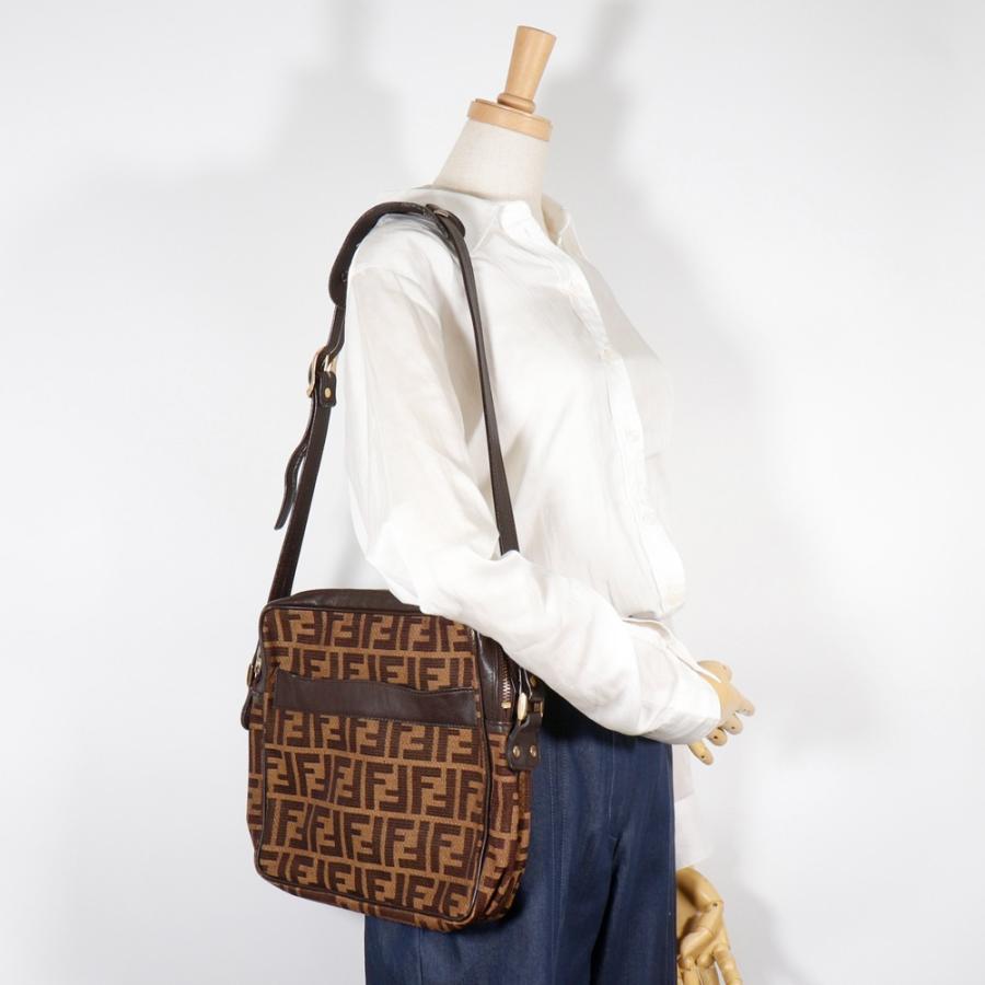 FENDI フェンディ ズッカ ナイロンキャンバス 茶 ハンドバッグ レディース 【中古】 FENDI（フェンディ） ズッカ ショルダーバッグ ナイロンキャンバス 茶