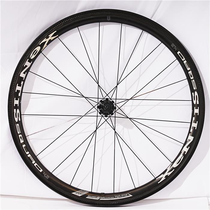 Xentis squad 4.2 カーボン クリンチャー ホイール ゼンティス SQUAD 4.2 Silver Line 東欧生まれのオールラウンド