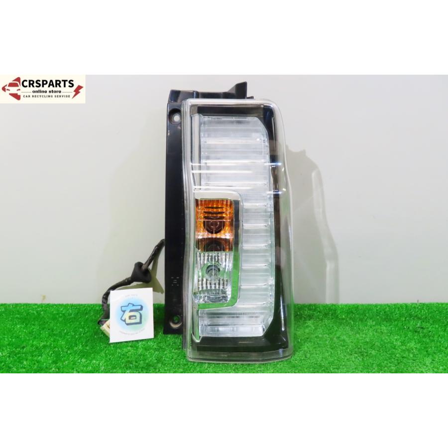 ダイハツ　タントクリア左テールライト LEDユニット付き ダイハツ タントクリア左テールライト LEDユニット付き ダイハツ