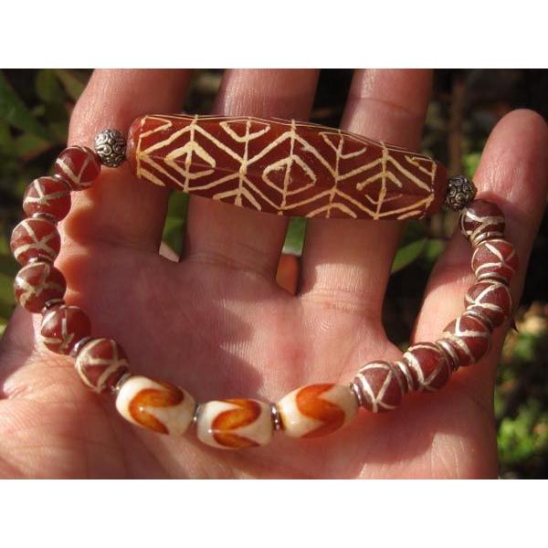 天然原石エッチドカーネリアン六面体古代天珠＆虎牙天珠ブレスレット