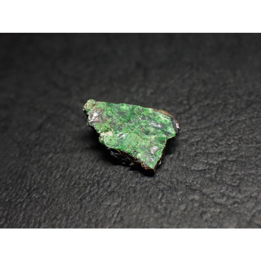 北海道産 灰クロム柘榴石 Uvarovite 原石 A Gar170 A Gar170 鉱物 天然石のお店 Crystal Gate 通販 Yahoo ショッピング