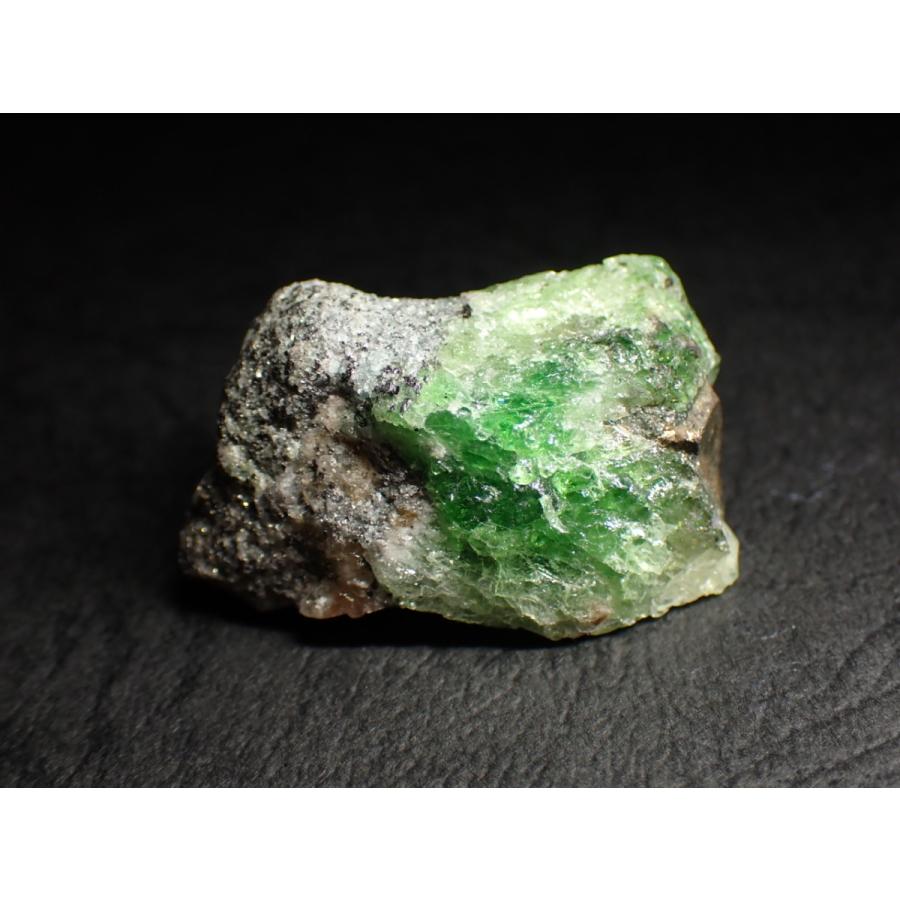 ツァボライト母岩付き タンザニア Merelani Hills