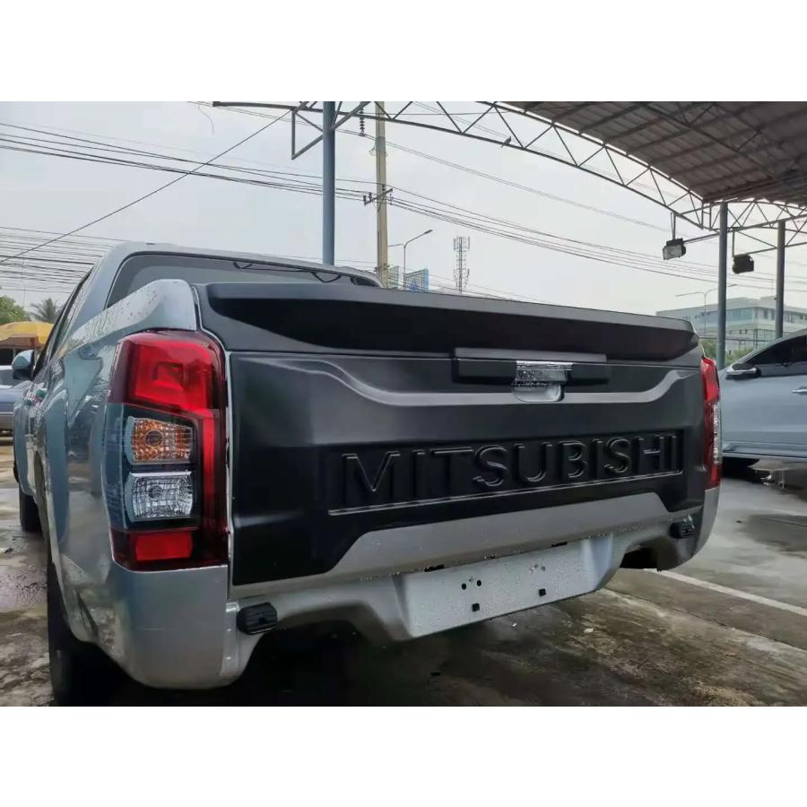 格安！送料込　三菱トライトンテールゲート上部プロテクター　艶あり黒 格安！送料込 三菱トライトンテールゲート上部プロテクター 艶