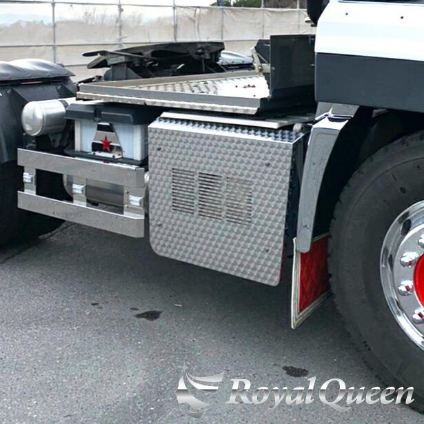 UD TRUCKS 17クオン/パーフェクトクオン 3軸用 マフラーカバー UD TRUCKS 17クオン/パーフェクトクオン 3軸用 マフラーカバー