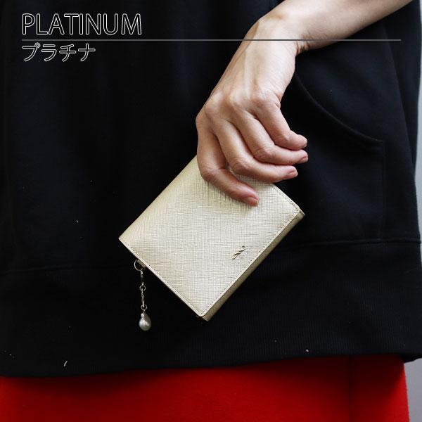 【新品タグ付き】ジルスチュアート リボン二つ折り財布 パールホワイト 新品タグ付き】ジルスチュアート リボン二つ折り財布 パールホワイト