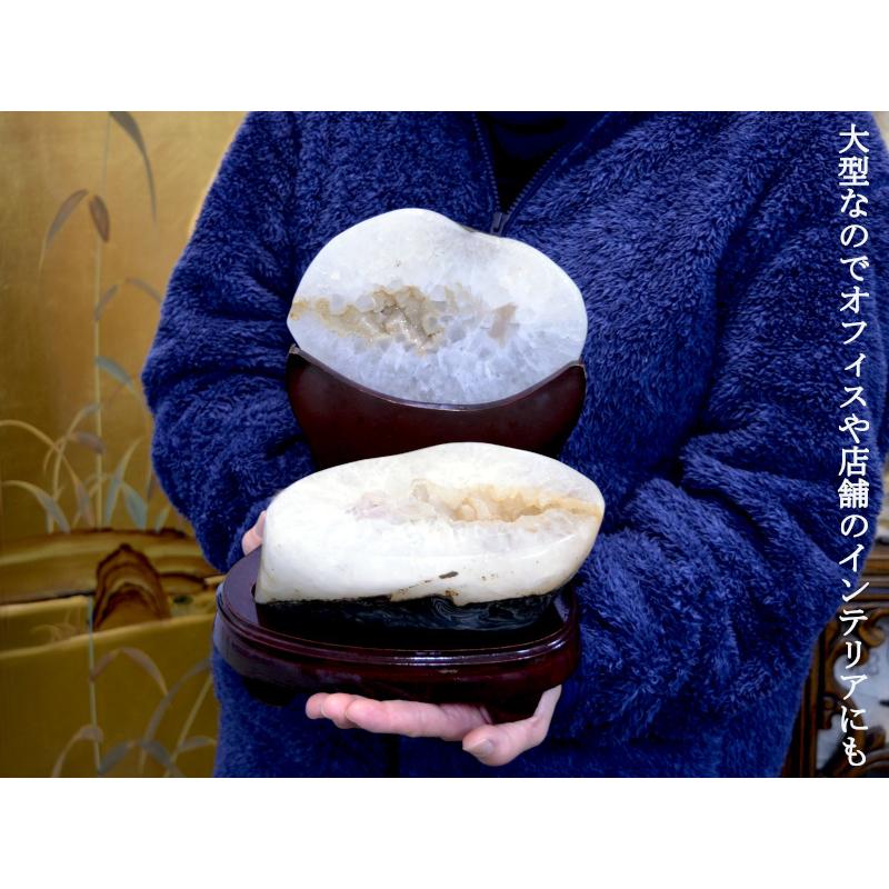 トレジャーメノウ ペア水晶4000g 【妃】