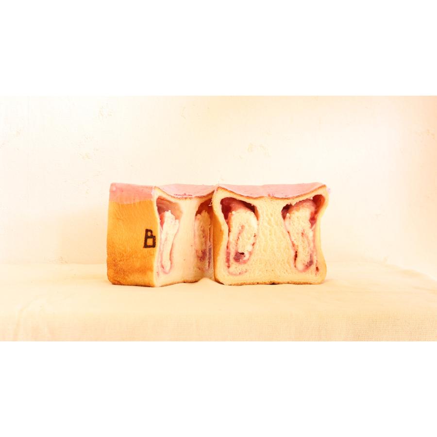 プレミアムストロベリー　パン　食パン　スイーツ　朝食　おやつ　ギフト　贈り物　広島　ストロベリー　プレミアム　CUBE THE BAKERY |  | 01