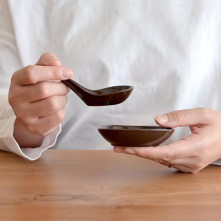 レンゲ 陶器 あめ釉 小レンゲ 皿付 長谷園 レンゲ おしゃれ れんげ 蓮華 受皿 和風 和食器 鍋 土鍋 鍋用小物 鍋小物 お粥 雑炊 国産 かわいい ギフト クッチーナ :12689-D41830145:キッチン雑貨インテリア cucina - 通販 - Yahoo!ショッピング レンゲ 陶器 あめ釉 小レンゲ 皿付 長谷園 レンゲ おしゃれ れんげ 蓮華 受皿 和風 和食器 鍋 土鍋 鍋用小物 鍋小物 お粥 雑炊 国産 かわいい ギフト クッチーナ :12689-D41830145:キッチン雑貨インテリア cucina - 通販 - Yahoo!ショッピング
