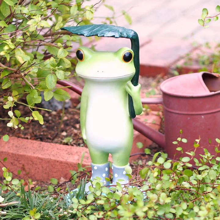 カエル（蛙）が葉っぱの傘を持ってる真鍮の置物 カエル（蛙）が葉っぱの傘を持ってる真鍮の置物 美術品