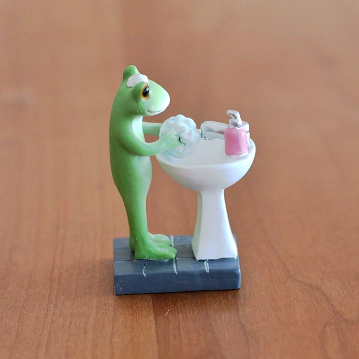 カエル好きさん必見 創作工房ケンゾー カエルと葉っぱの置物 南洋真珠