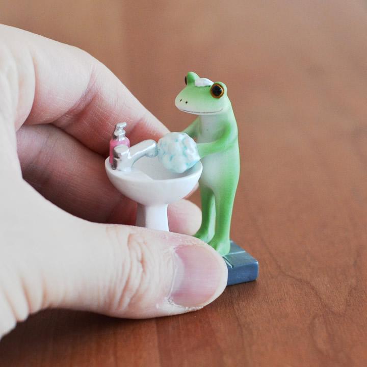 カエル　置物　ボヘミアンカットガラス Amazon.co.jp: カエル クリスタルオーナメント ゴールド 金