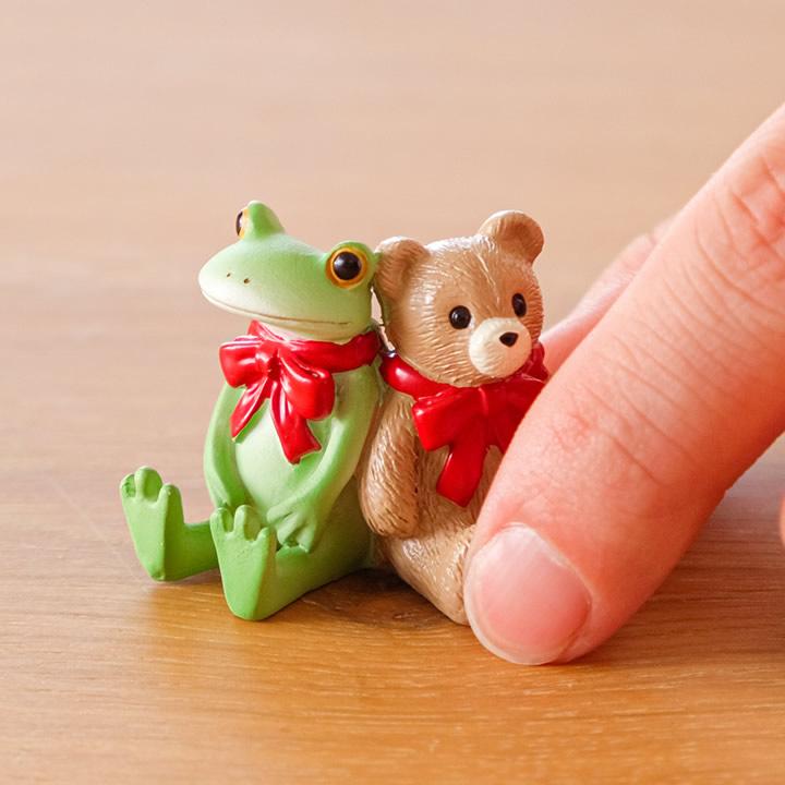 在庫限り カエルの置物 カエル 置物 クマさんとお揃いリボン 在庫限り カエルの置物 カエル 置物 クマさんとお揃いリボン