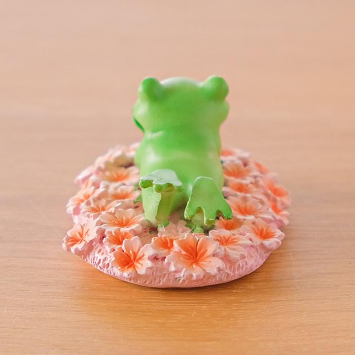 カエルの置物 コポー カエル 桜の上でゴロゴロ Copeau 置物 カエルの置物 コポー カエル 桜の上でゴロゴロ Copeau 置物