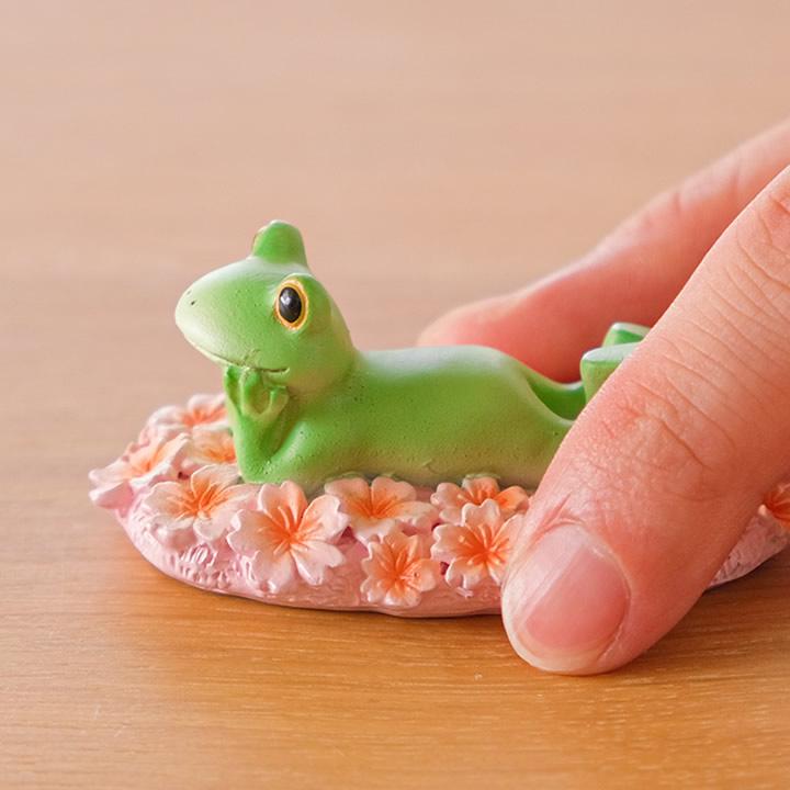カエルの置物 コポー カエル 桜の上でゴロゴロ Copeau 置物 カエルの置物 コポー カエル 桜の上でゴロゴロ Copeau 置物