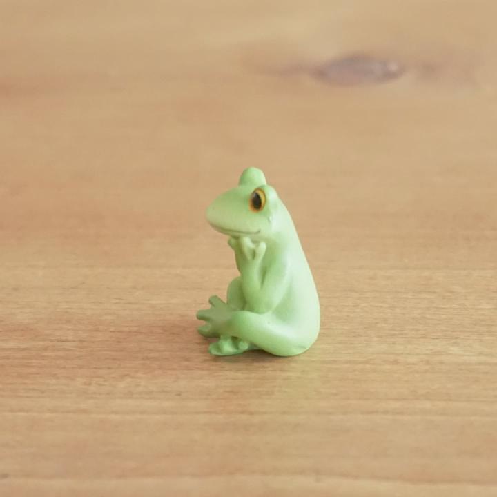 コポー カエル【バラ売り可】 コポー カエル【バラ売り可】 コポー 2本のバラを持つカエル