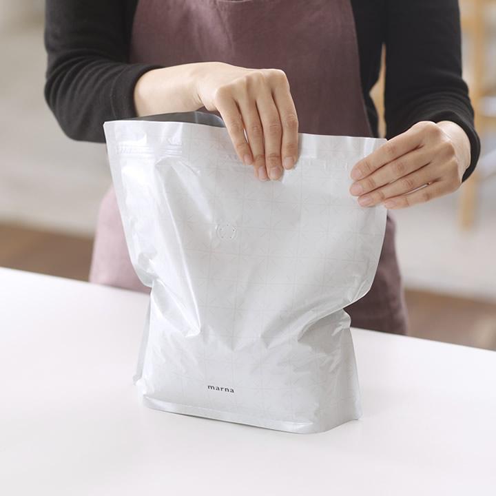 米 保存袋 極 お米保存袋 marna マーナ お米 密閉袋 3kg 米びつ ライスストッカー 2枚セット 小分け 保管 冷蔵庫 密閉 コンパクト ゆうパケットOK クッチーナ :c3263-0458:キッチン雑貨インテリア cucina - 通販 - Yahoo!ショッピング 米 保存袋 極 お米保存袋 marna マーナ お米 密閉袋 3kg 米びつ ライスストッカー 2枚セット 小分け 保管 冷蔵庫 密閉 コンパクト ゆうパケットOK クッチーナ :c3263-0458:キッチン雑貨インテリア cucina - 通販 - Yahoo!ショッピング